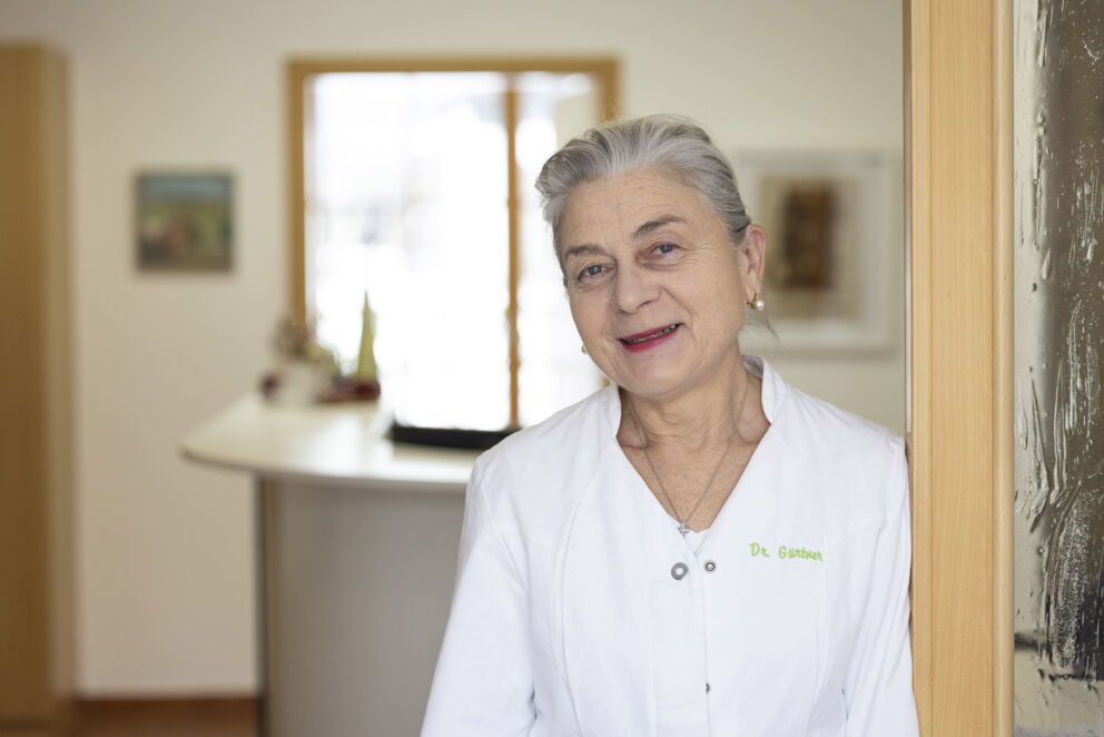 Dr. Petra Gürtner in der Ordination für Herz und Hirn