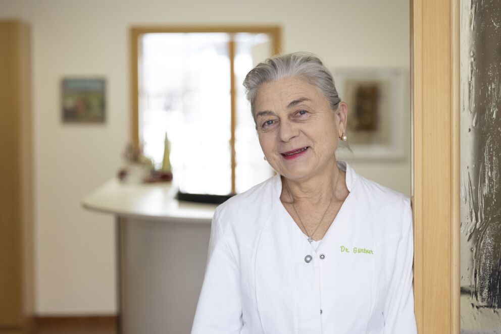 Dr. Petra Gürtner in der Ordination für Herz und Hirn